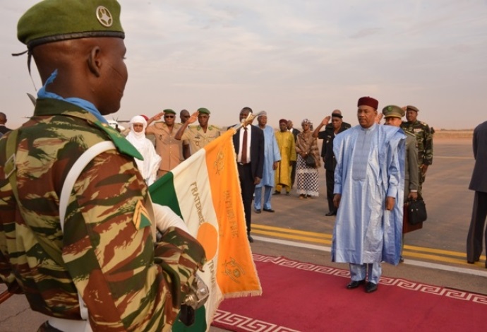 Issoufou salu drapeau aeroport