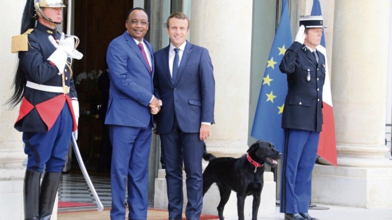 Macron Issoufou et chien