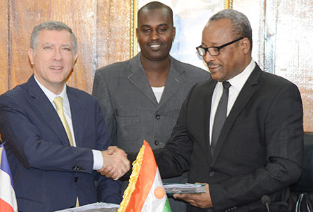 Massoudou Hassoumi et ambassadeur France Marcel Escure