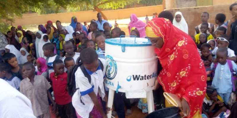 operation main propre Rejea WaterAid