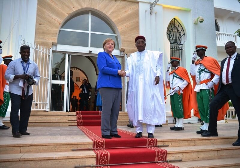 pr et merkel perron palais 02 05 2019