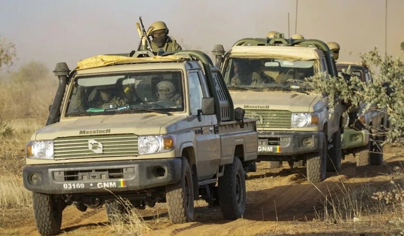 Mali Fama dans vehicule