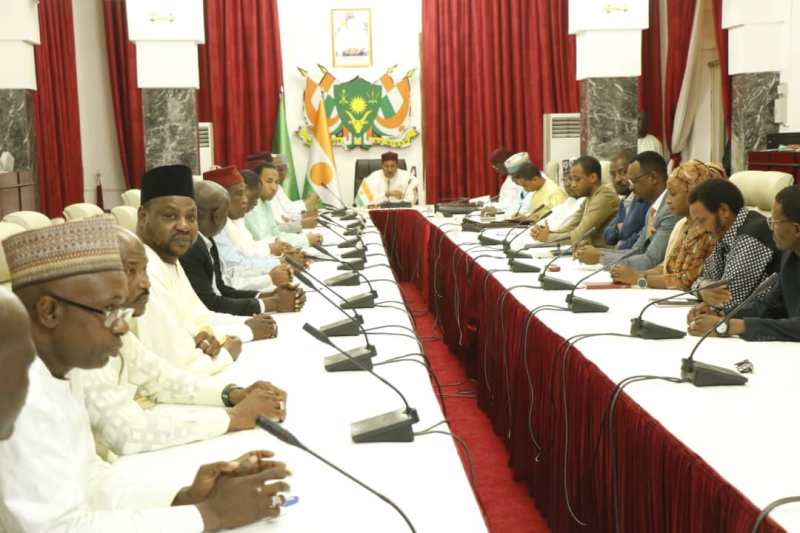 augmentation-du-prix-du-gasoil-au-niger-le-president-bazoum-rencontre-les-centrales-syndicales-et-la-societe-civile