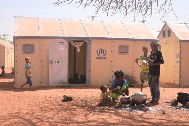 Des familles ayant fui leur maison au Burkina Faso
