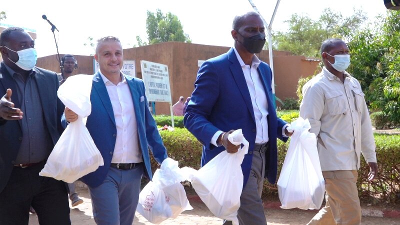 Olusegun Ogunsanya remise Kit Iftar Ramadan