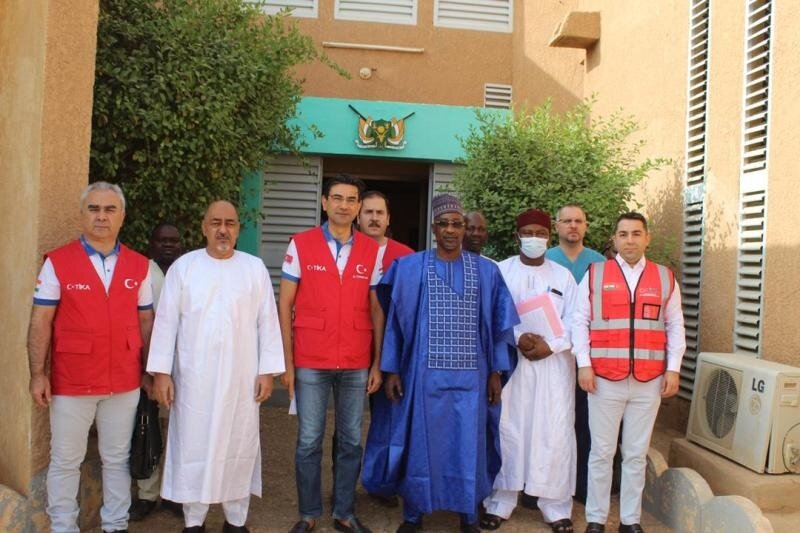 Photo de Famille visite Ambassadeur Turq Agadez