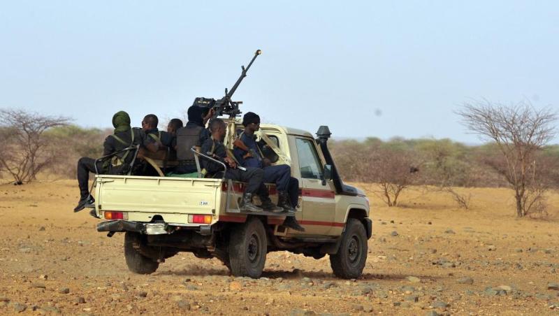 Des soldats nigeriens patrouillent dans la region d Ayorou