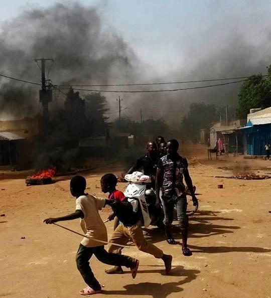 Enfants manifestent a Zinder 07 11 2015