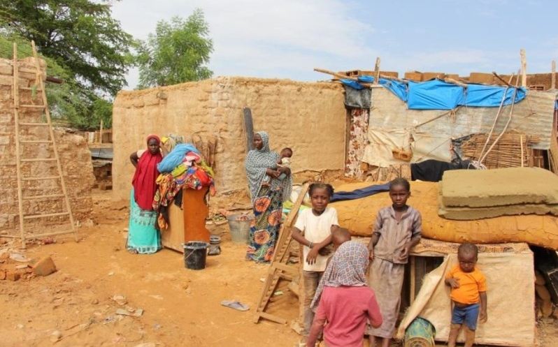 Famille sinistree par les inondations dans un quartier de la capitale nigerienne
