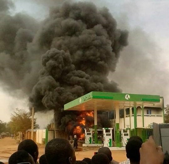 Incendie station oriba route francophonie