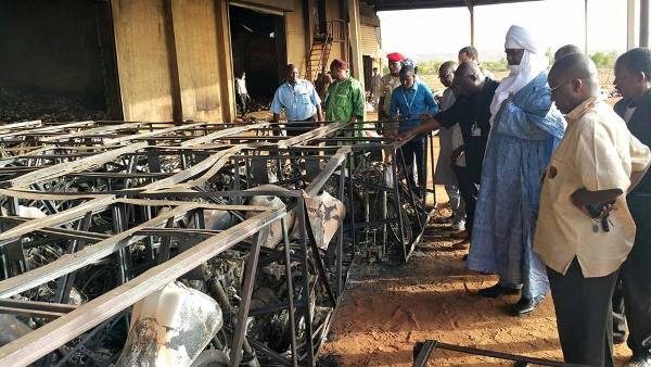 Mano Aghali visite magasins Onu apres incendie1