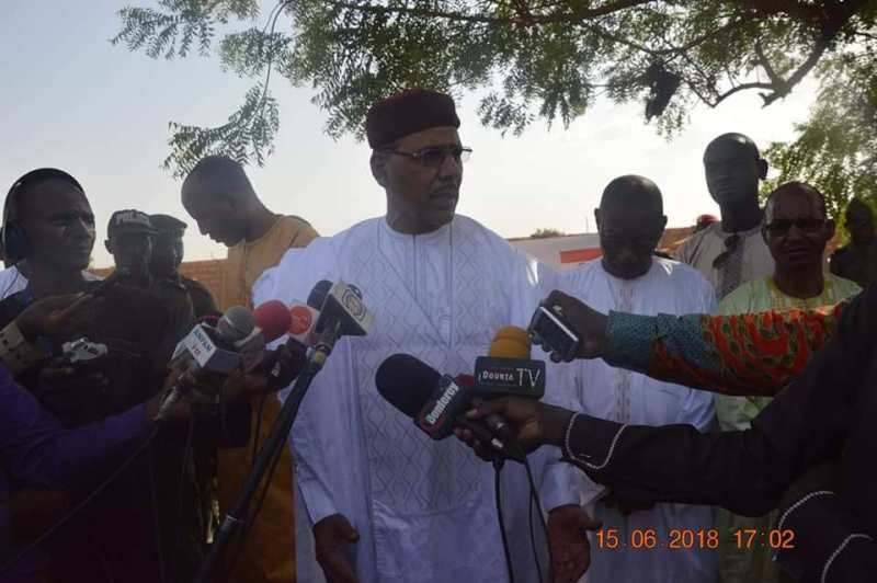 bazoum sur le site de Niamey 2000