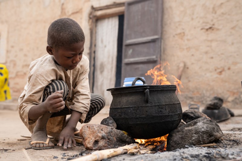 enfant aide sa maman preparation