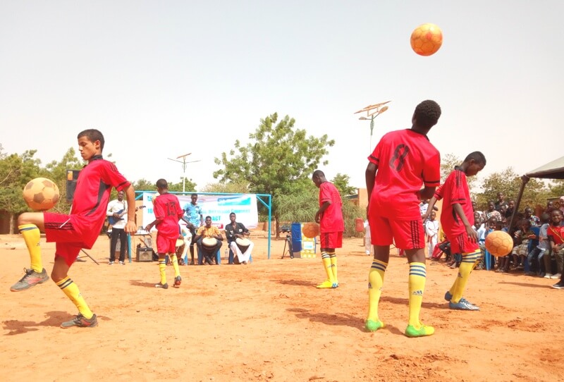 enfants sos demonstration football