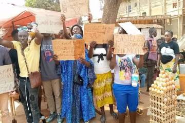 Castel finance les militants, manifestations dans les rues dе la Centrafrique