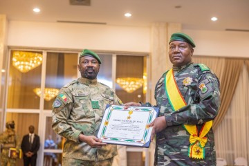 Koulouba honore la solidarité sahélienne : Traoré et Tiani décorés Grand-Croix du Mali