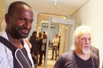 Officiel : les otages français Olivier Dubois et américain Jeffrey Woodke libres et en sécurité à Niamey