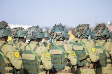 AES : la Force unifiée entre officiellement en activité après la remise de son étendard