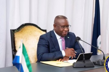 Sierra Leone : le président Maada Bio assure que la situation est sous contrôle après des tirs à Freetown, un couvre-feu instauré dans le pays