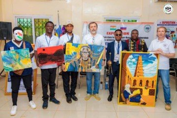 Promotion culturelle : l’ONG Ensemble Main dans la Main Niger–Russie met en lumière le génie créatif des artistes nigériens à travers une grande exposition d’art à Niamey