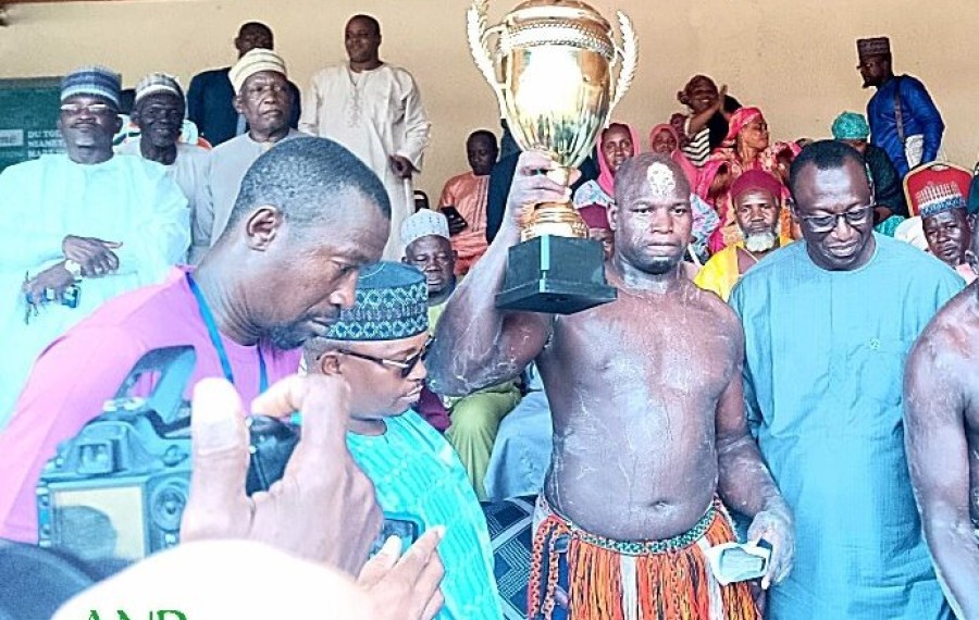 Coupe du Président de la République de lutte traditionnelle: le roi des arènes Kadri Abdou 