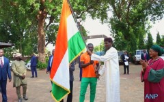 CHAN 2025: le Premier ministre Lamine Zeine remet le drapeau national à l’équipe MENA A’ représentante du pays