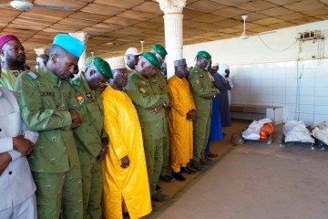 Niamey rend hommage au Capitaine Chaibou Mali, préfet de Torodi assassiné par des mercenaires, tandis que l’armée neutralise les assaillants