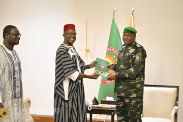 AES : « La Confédérale », l’hymne officiel de la Confédération des États du Sahel, présenté au Président Tiani