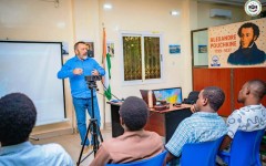 Journée de la langue russe à Niamey : la jeunesse nigérienne à la découverte de Pouchkine, symbole d’un héritage partagé