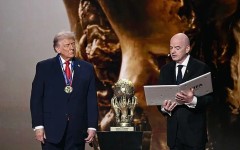 À Washington, la Fifa décerne à Donald Trump un inédit « Prix de la paix » qui interroge