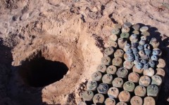 Des civils pris au piège de la guerre : Comment les mines continuent de mutiler les gens en Algérie
