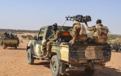 Mali : les FAMa disent avoir repoussé des attaques coordonnées contre cinq positions militaires, le FLA revendique plusieurs offensives