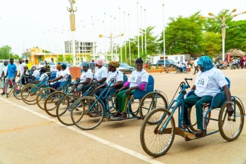 Course de tricycle handisport : les personnes handicapées locomotrices à l’honneur au Stade Général Seyni Kountché