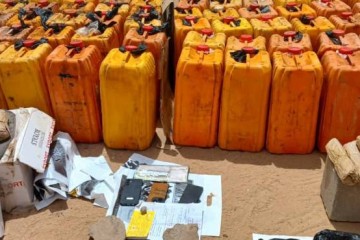 Trafic illicite à Ingall : deux véhicules, 130 bidons de carburant, 500 détonateurs et plus de 2 000 comprimés saisis