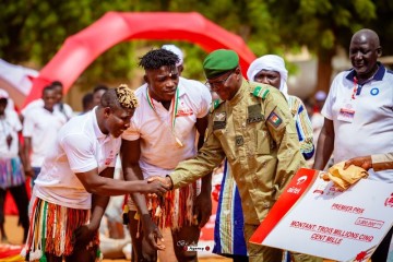 Kokowa Airtel 2026 : le gladiateur Aibo Hassane de Maradi remporte le trophée à Tahoua