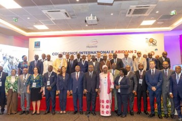 IA et réseaux sociaux : à Abidjan, l’Afrique anticipe les enjeux d’une régulation numérique équilibrée